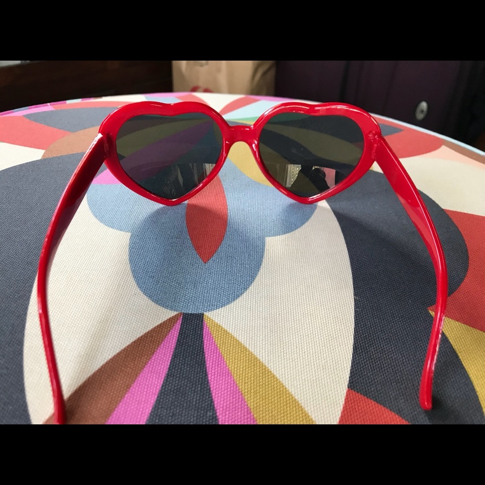 ❤️ shaped sunnies!! - Picture 7 of 7